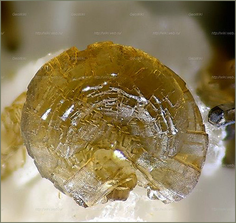  минерал заназиит - сферокристалл